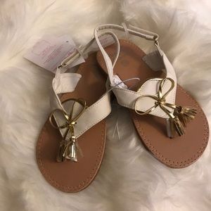 BNWT Sz 10 Toddler Girl’s Ivory and Gold Sandals!!